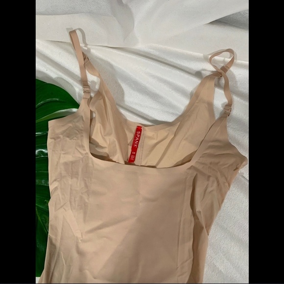 $88 Spanx Thinstincts Open Bust Mid Thigh Bodysuit in Nude [SZ Small ]‎ - Picture 4 of 9